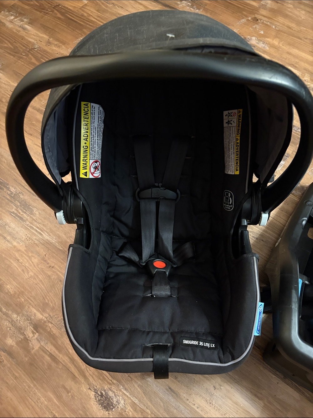 SNUGRIDE 35 Lite LX Infant Car Seat Carrier & Base. Excellent condition.